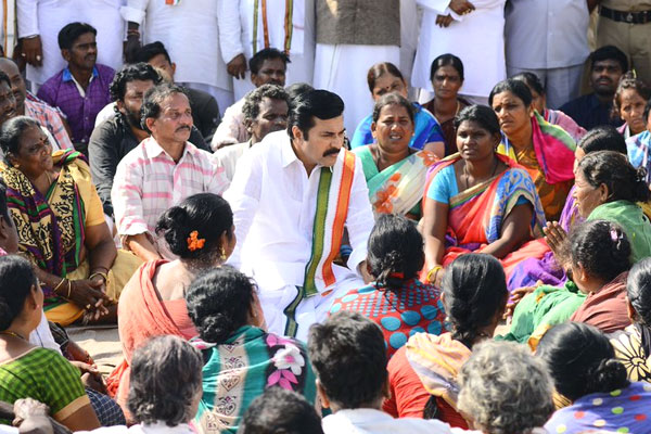 /media/k2/galleries/69865/Yatra-Movie-Stills-05