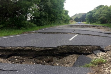 Quake Hits Alaska's Oil-producing Area