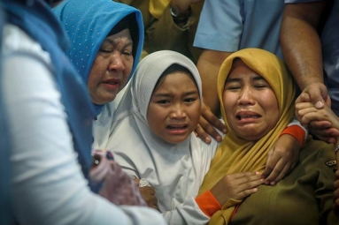 Indonesia's Lion Air Flight with 189 On Board Crashes into Sea