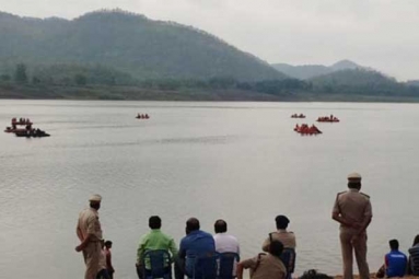 30 people Feared missing as boat capsizes in Godavari River
