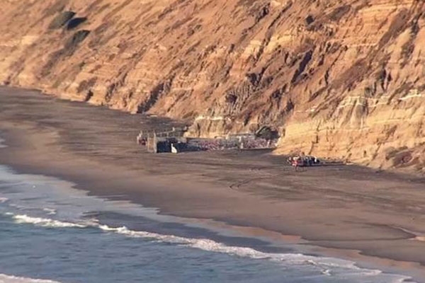 Woman falls off the cliff at Fort Funston