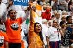 Indian Americans, howdy modi photos, in pictures narendra modi indian americans at howdy modi, Indian flag
